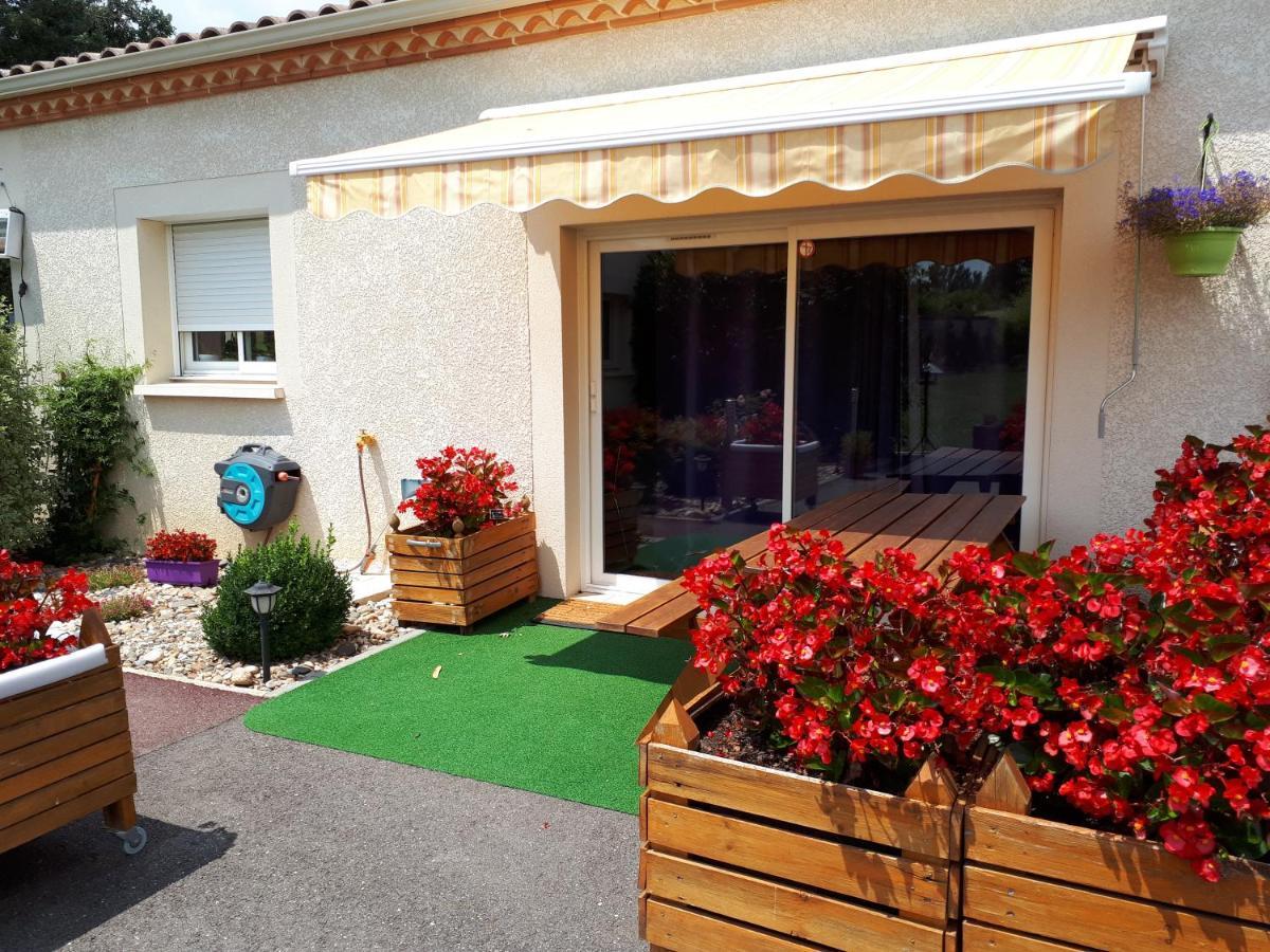 La Chenaie Bed and Breakfast Sainte-Marthe  Exteriör bild